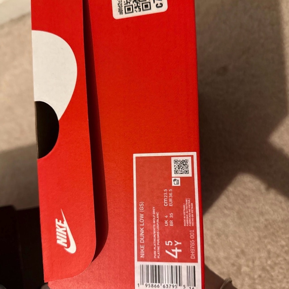 Nike Dunk Low GS in Red Box